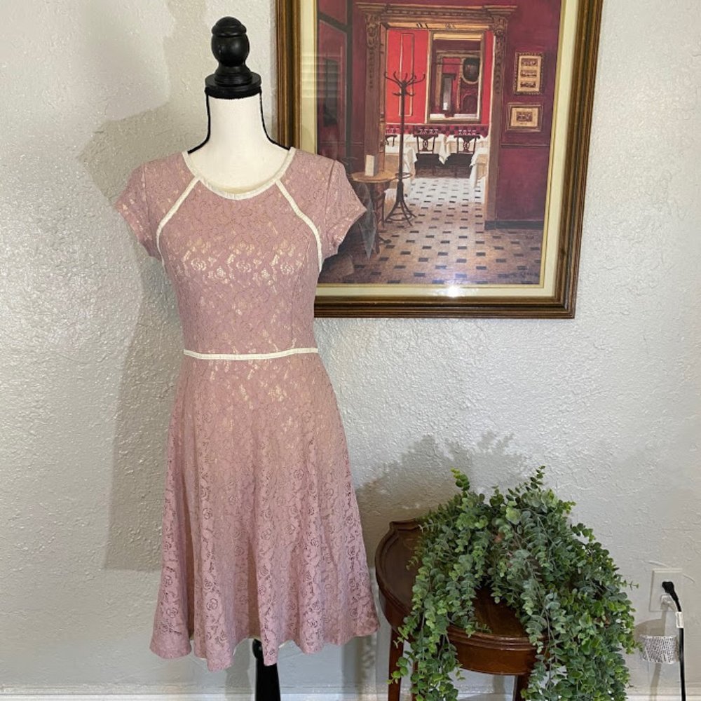 De Collection ~ Pink Lace Dress ~ Size S